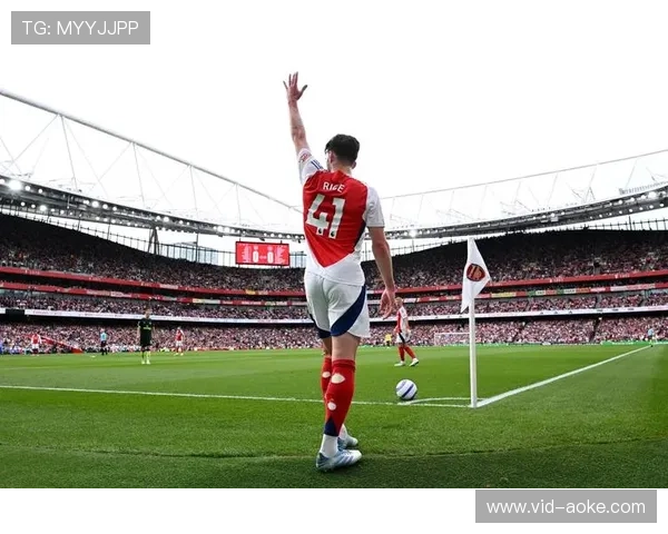 阿森纳萨卡角球造乌龙后振臂高呼，鼓舞全队士气